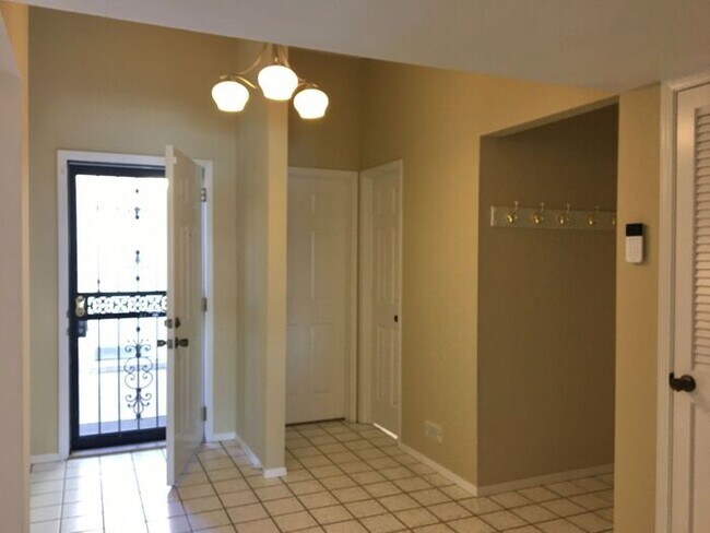 Foto del edificio - 55+ GATED Community - Single Story - SPECT...