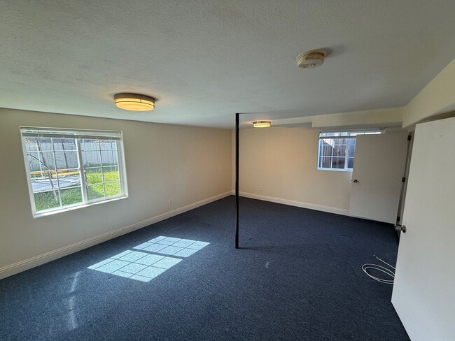 Foto del edificio - 2-Bedroom Apartment in Central Richmond