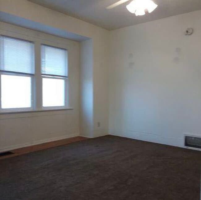 Building Photo - 730 W Lexington Ave