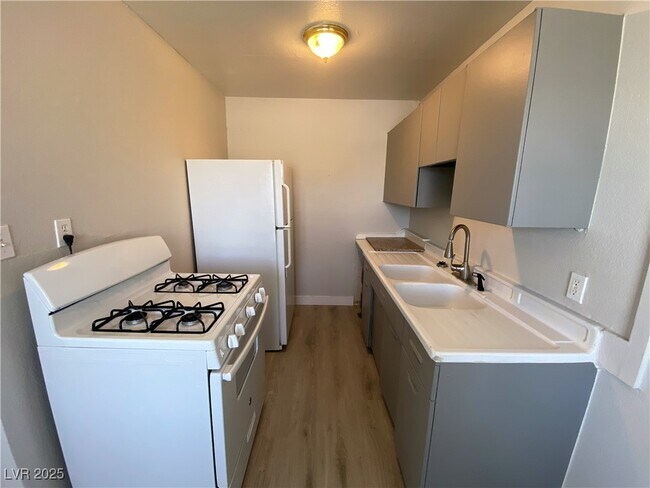 Foto del edificio - 230 W Boston Ave