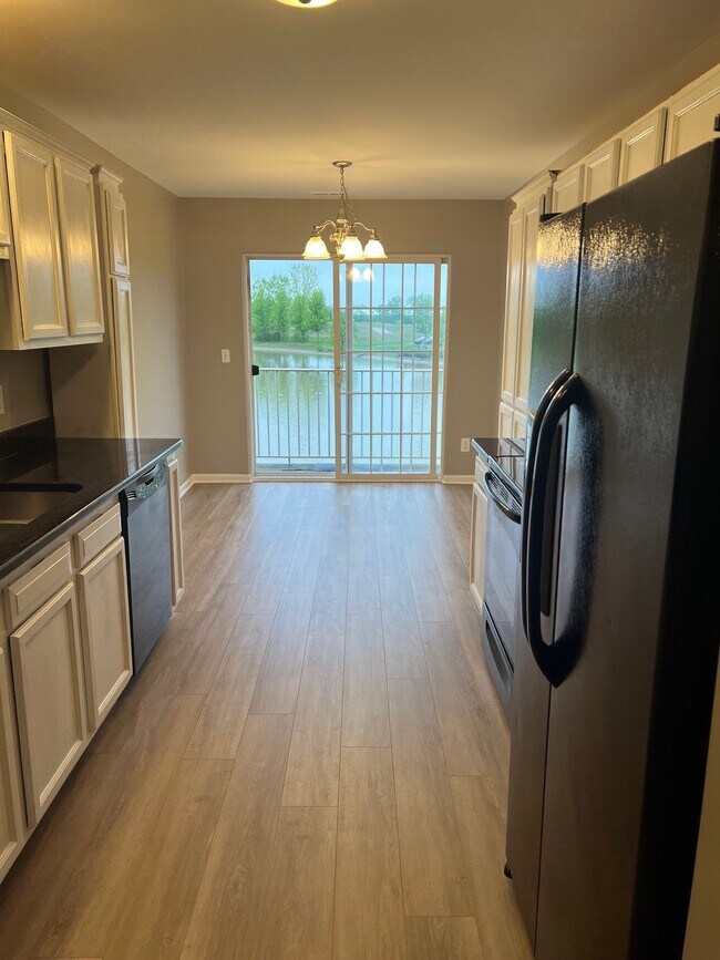 Foto del edificio - 48425 Manor Bridge Dr