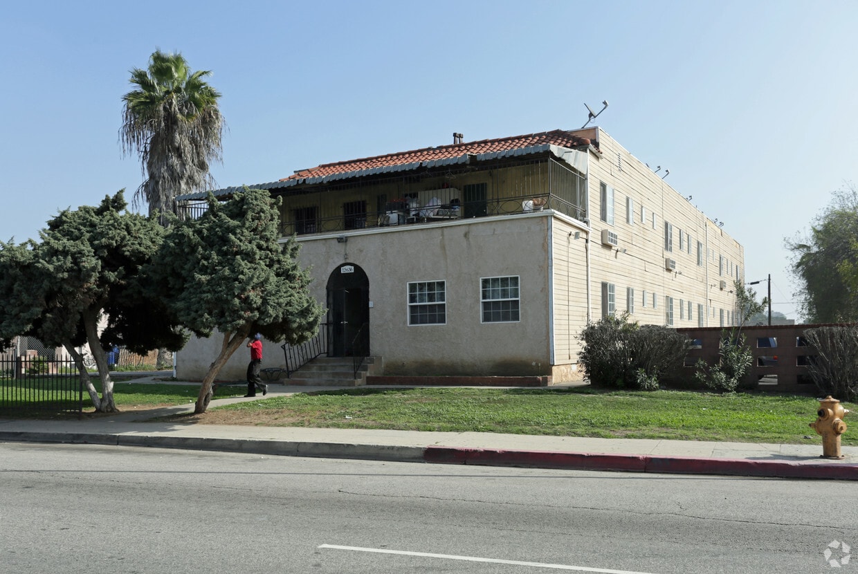 Primary Photo - 12636 S Figueroa St