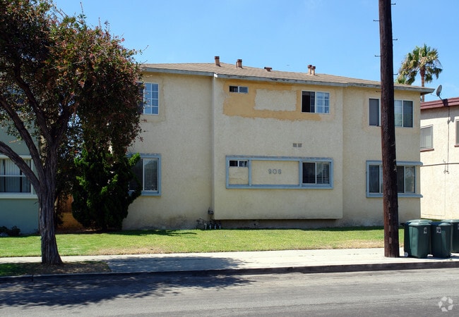 Building Photo - 906 E Imperial Ave
