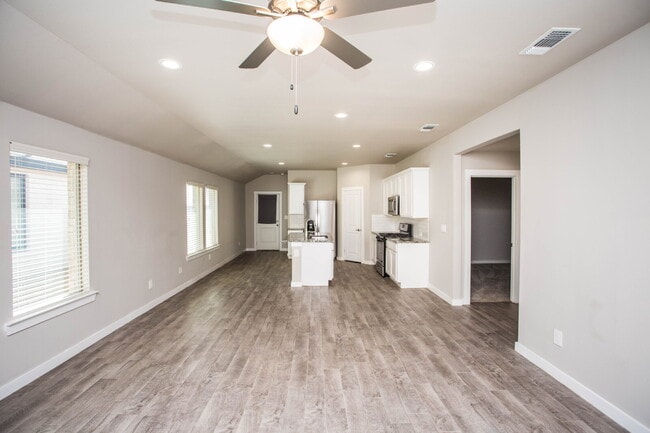 Building Photo - Modern 3/2/2!