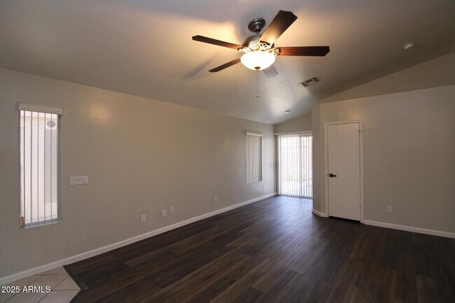 Foto del edificio - 4526 E Windsong Dr