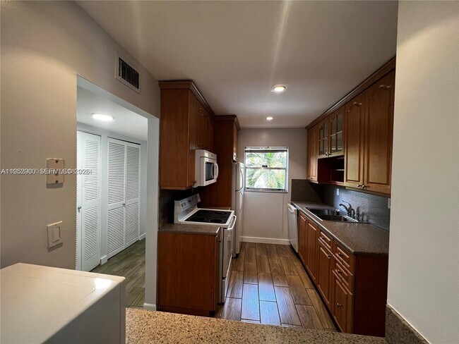 Building Photo - 4111 Stirling Rd