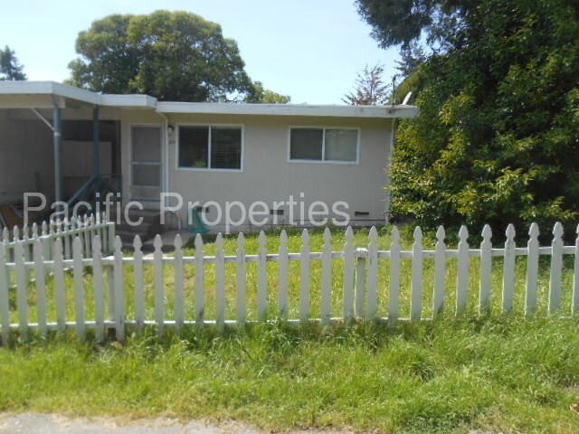 Primary Photo - 69 Holly Heights