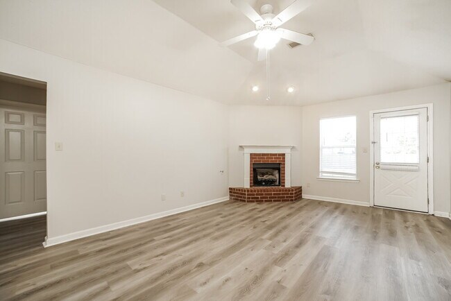 Foto del edificio - 4519 Shadow Hollow Dr