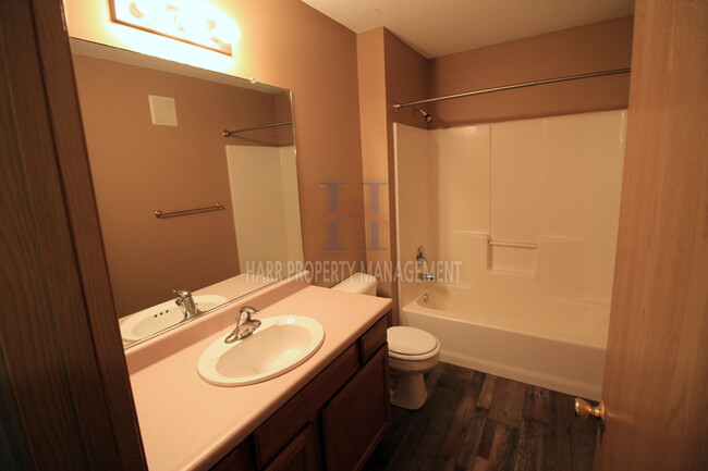 Foto del edificio - 5811 W Christopher Pl