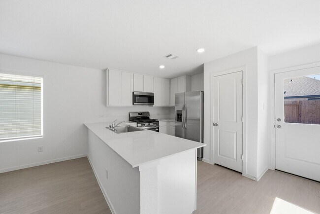 Foto del edificio - Brand New! Everything Included!!!