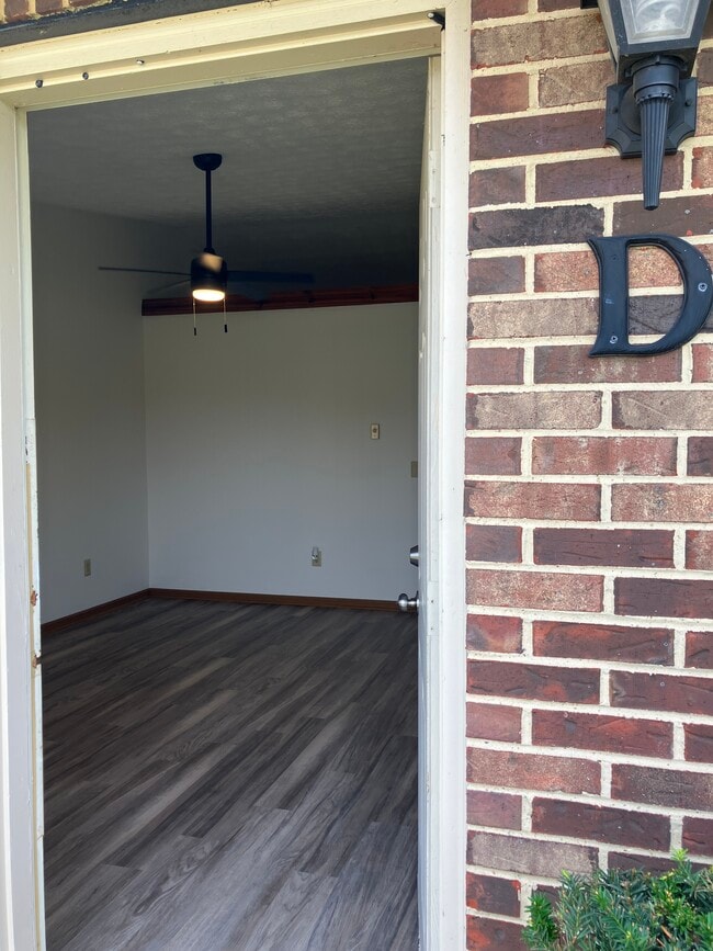 Building Photo - 1550 Windridge Pl