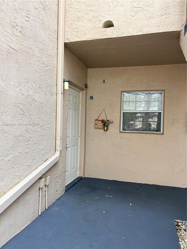 Foto del edificio - 1701 NW 96th Terrace
