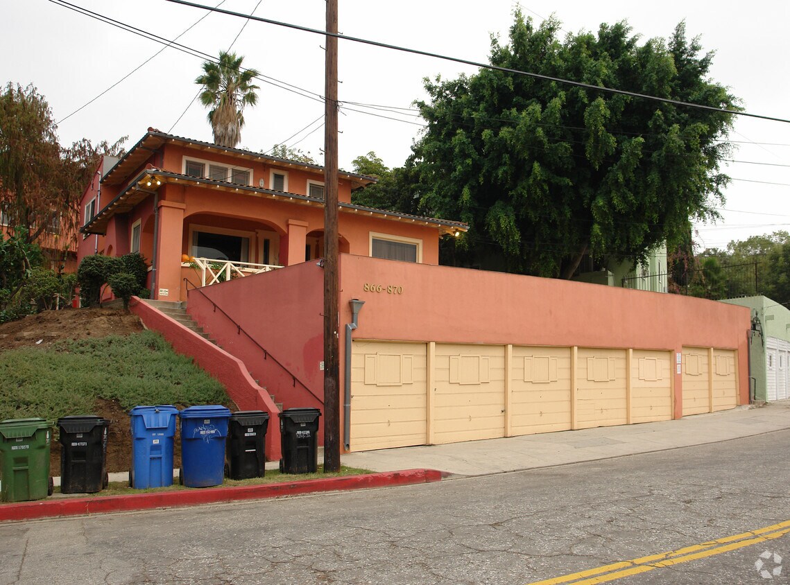Foto principal - 866-870 N Occidental Blvd