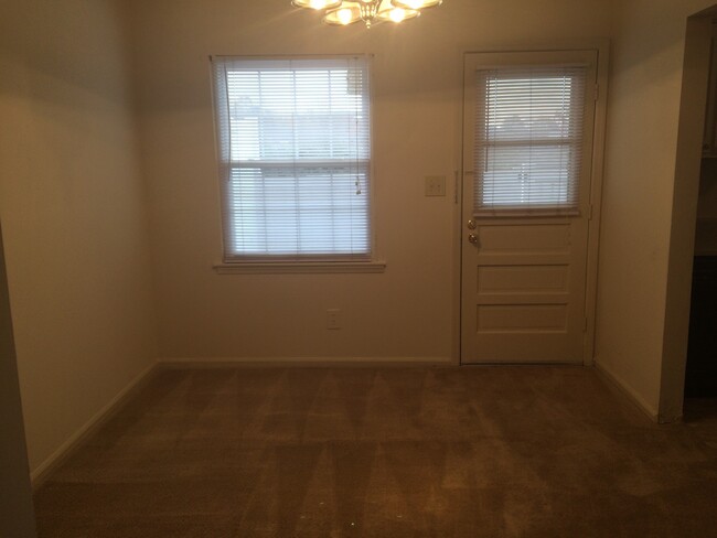 Building Photo - 2 Bedroom ChapelWatch Townhome off of Towe...