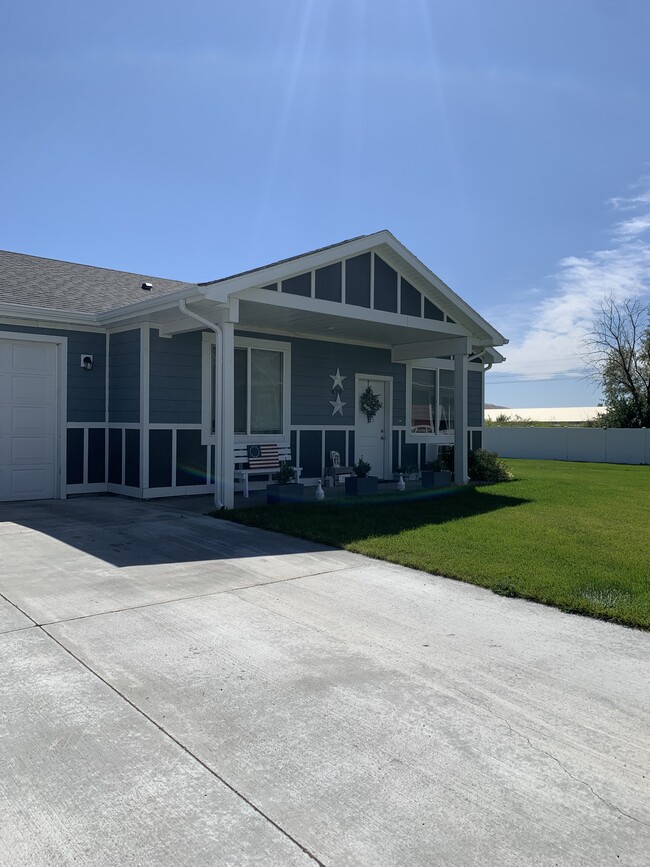 Building Photo - Southwest Patio Home Apartments