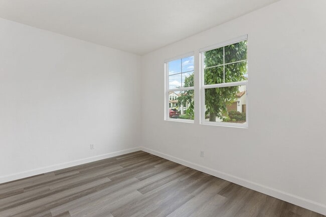 Building Photo - Gorgeous Home, One You Don't Want to Miss!