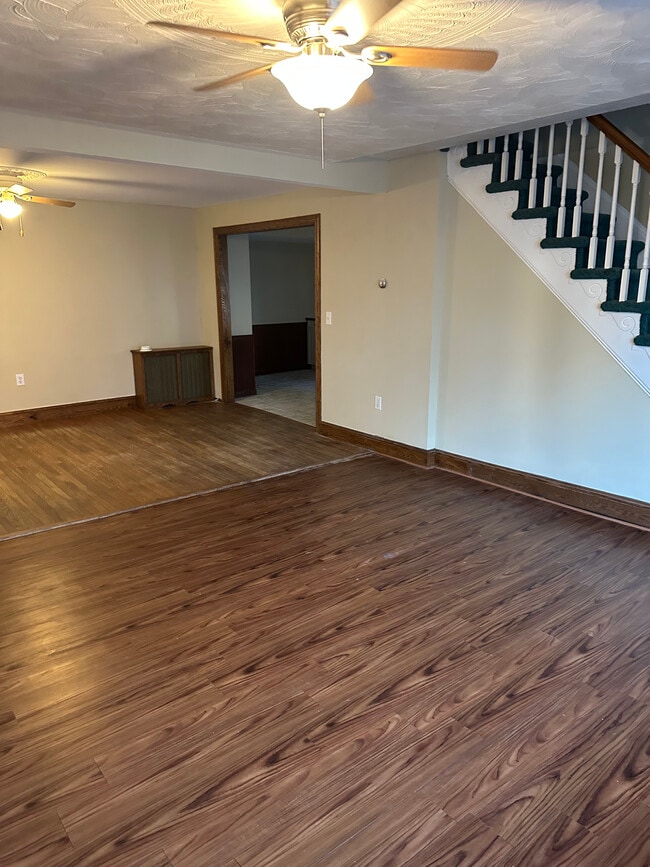 Building Photo - 529 Brook St