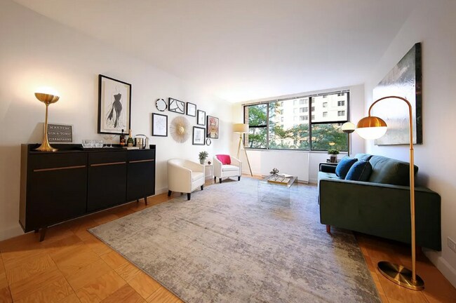 Foto del edificio - 235 W 72nd St