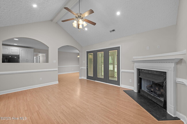Foto del edificio - 205 Croatan Woods Dr