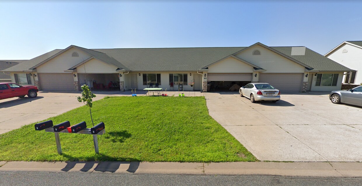 1909 Southridge Ave, Menomonie, WI 54751 House Rental in Menomonie, WI