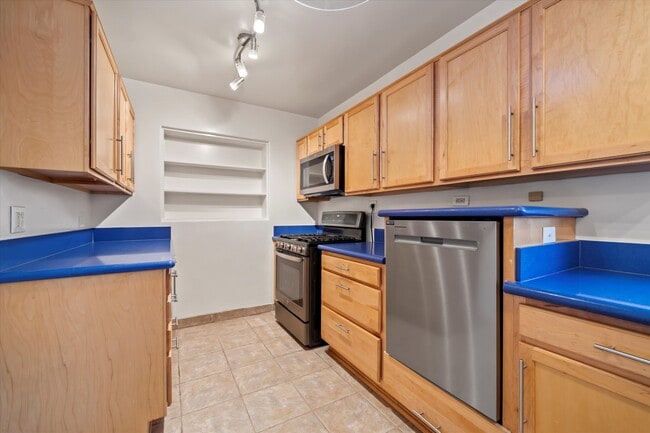 Building Photo - 2348 E Drachman St