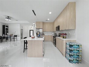 Building Photo - 402 Thompson Ave