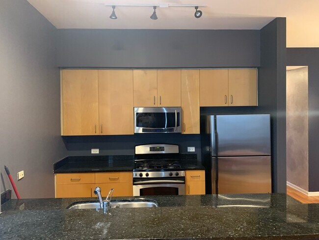 Kitchen - 6516 S Woodlawn Ave