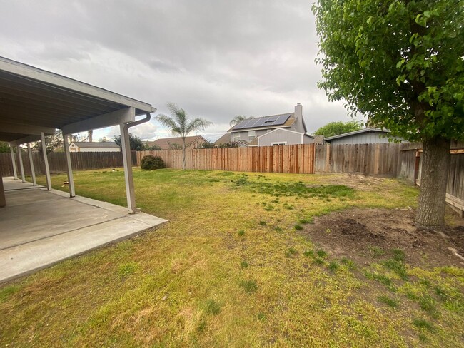 Building Photo - Dinuba home coming soon!