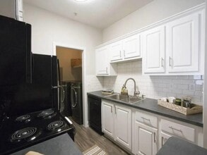 Building Photo - 100 Crossing Blvd