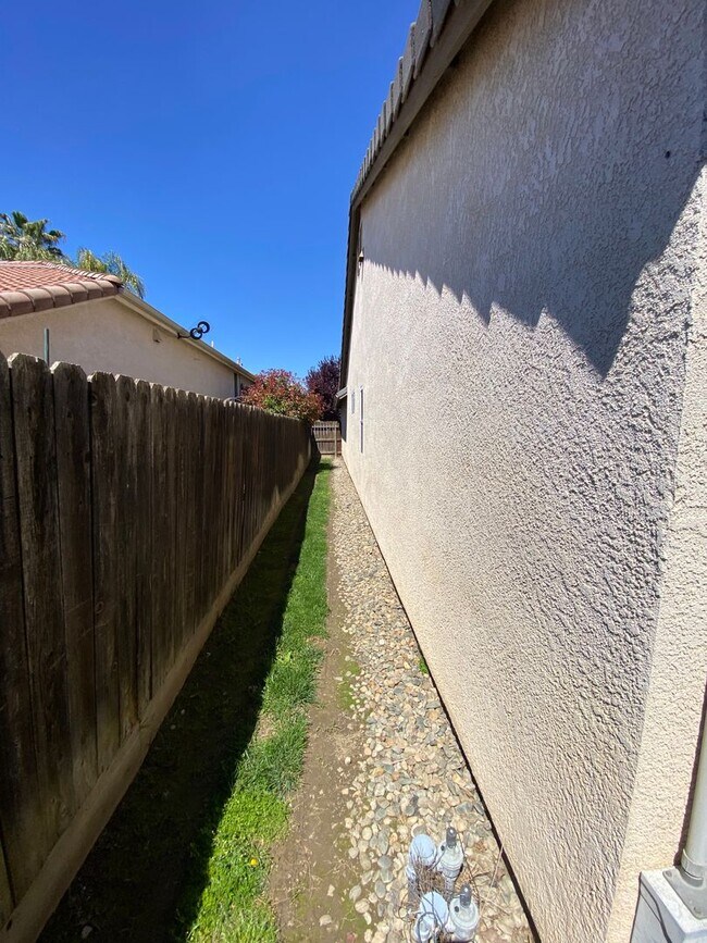 Foto del edificio - SW Visalia available now