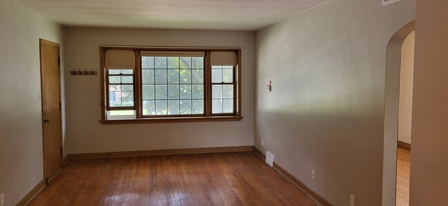 Foto del edificio - 7902 W Center St