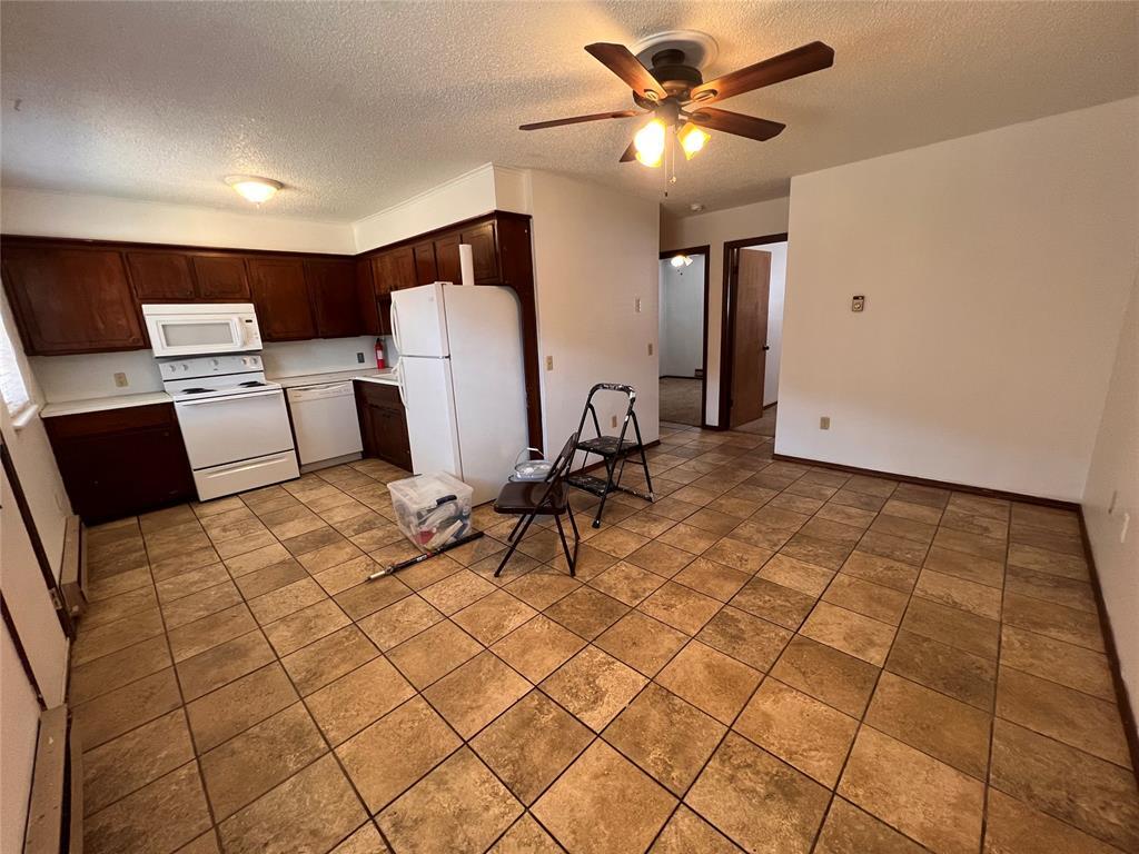 1323 Meadow Ln Unit 8, Weatherford, OK 73096 Room for Rent in