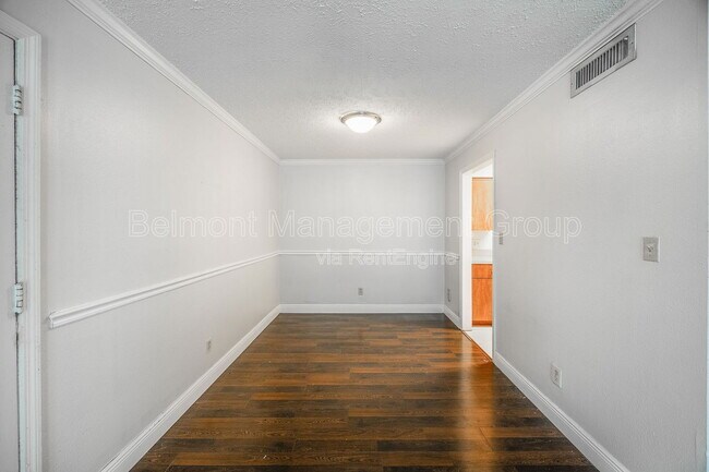 Foto del edificio - 375 Wymore Rd