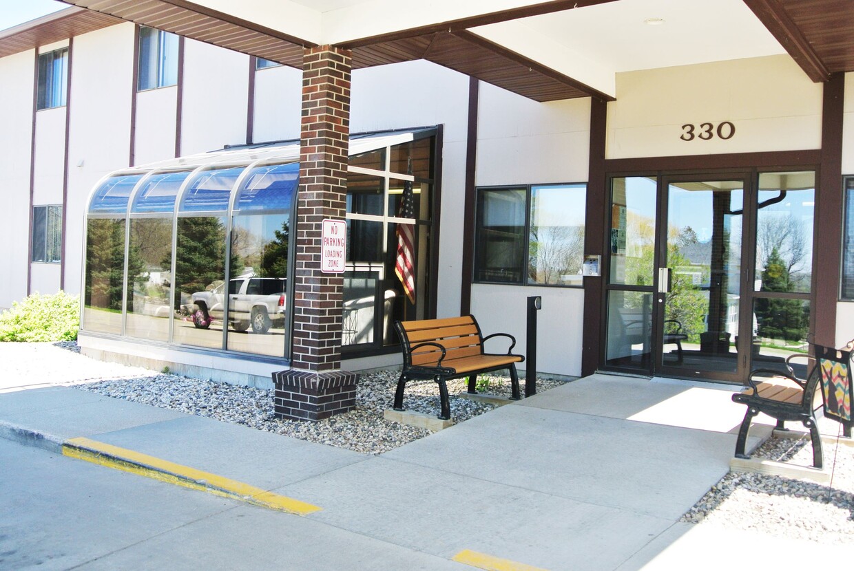 Entrance - Lincoln Apartments I&II