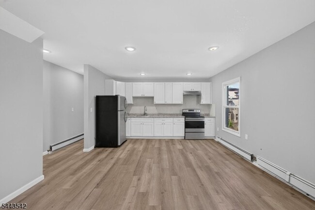 Building Photo - 439 7th Ave