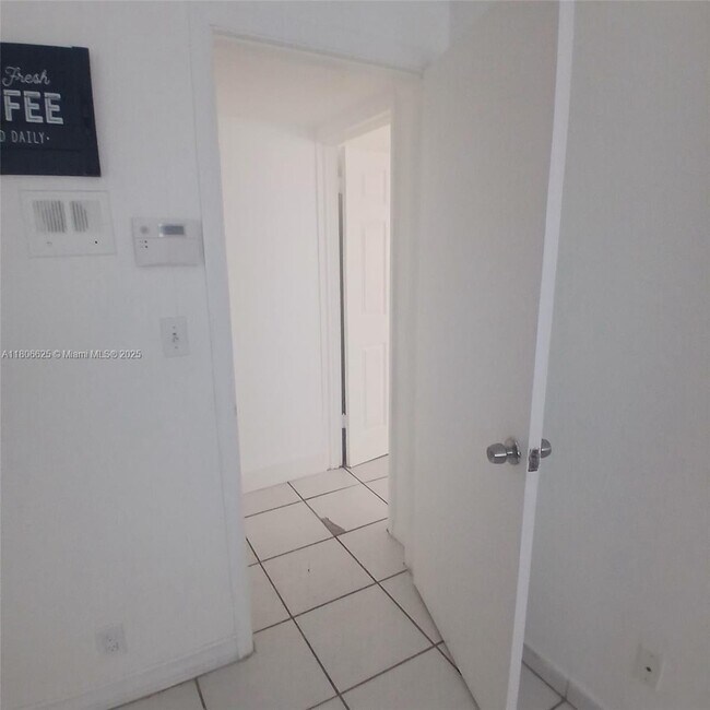 Foto del edificio - 1852 NW 56th St