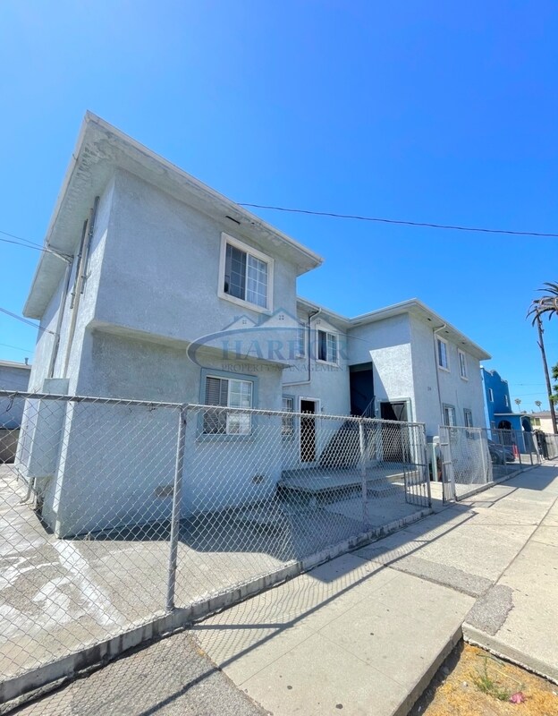 Building Photo - 216 E Opp St