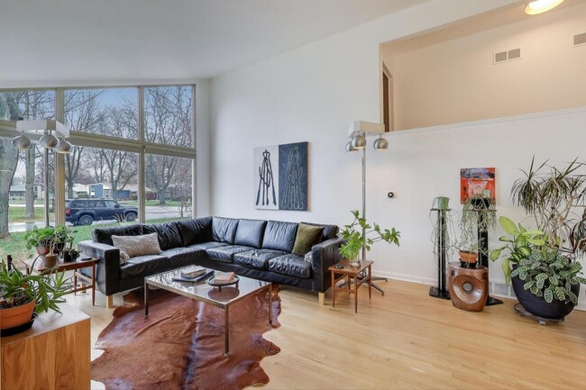 Building Photo - 321 Ferndale Rd