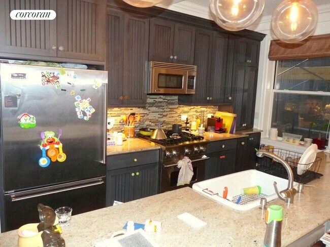 Foto del edificio - 240 W 98th St