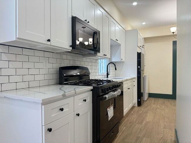 Building Photo - 130 Hubinger St
