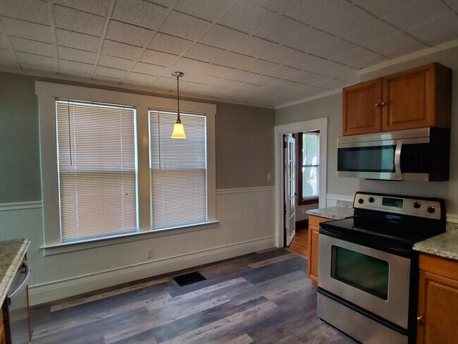 Building Photo - 136-138 West Center Street - Duplex