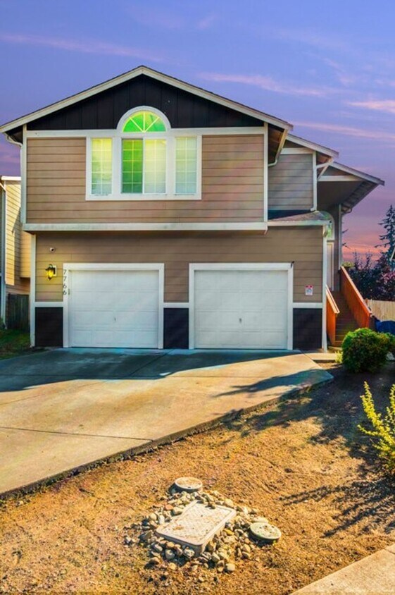 Primary Photo - 4BD Split Level