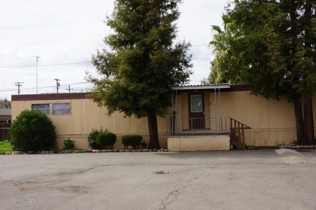Building Photo - Skylark Mobilehome Park