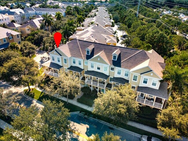 Building Photo - 312 W Thatch Palm Cir