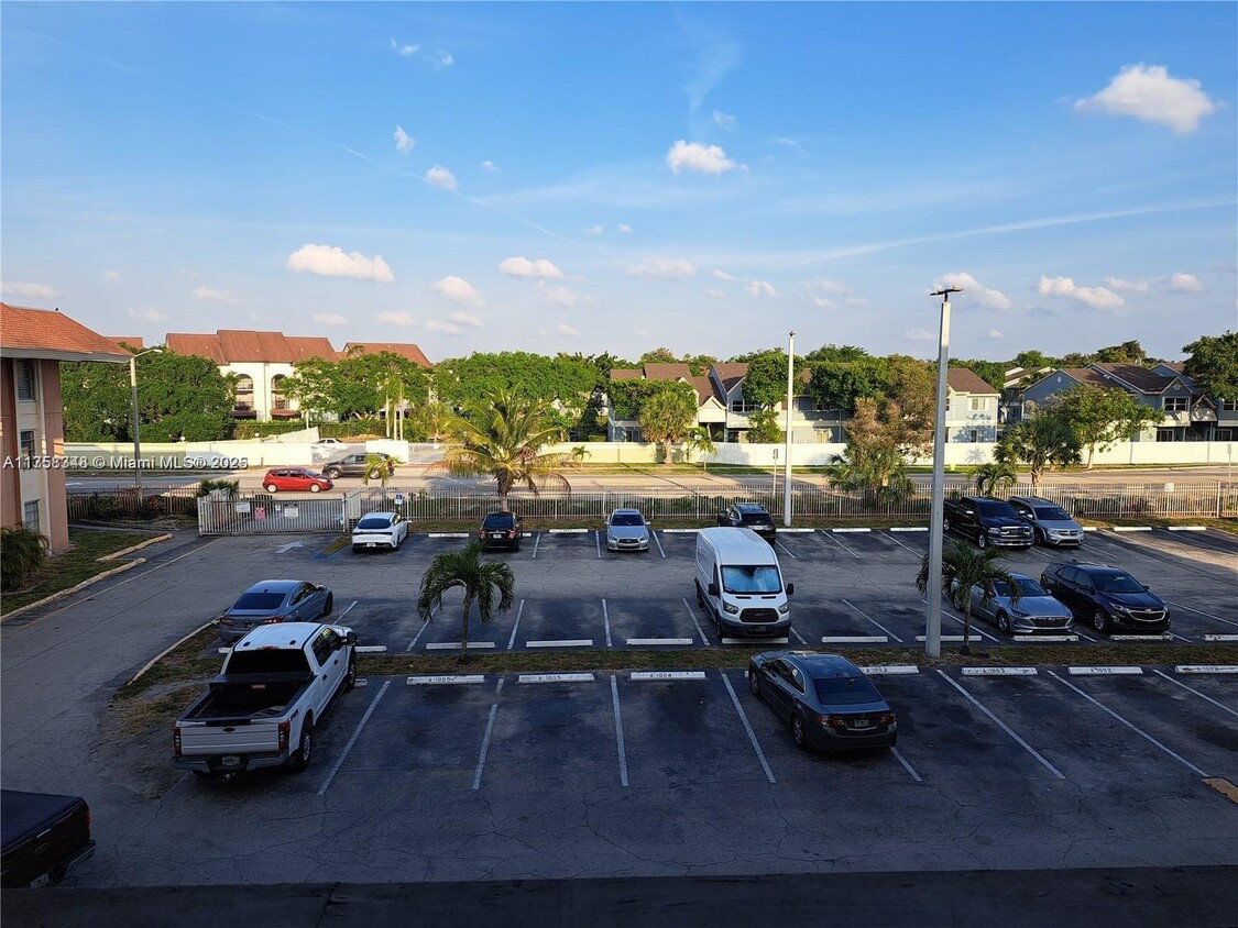 Primary Photo - 17600 NW 68th Ave