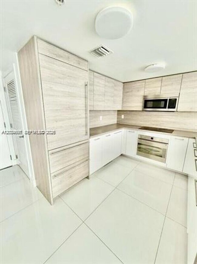 Building Photo - 400 Sunny Isles Blvd