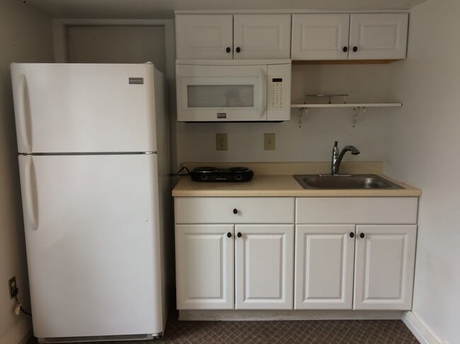 Kitchenette - 1414 3rd Ave