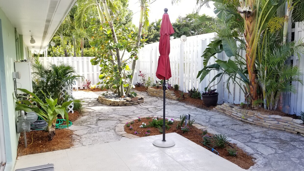 Primary Photo - 406 Venetian Dr