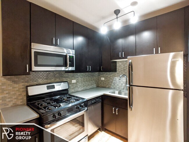 Foto del edificio - 2424 N Kedzie Blvd
