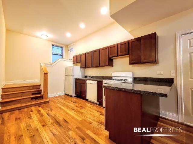 Building Photo - 2 bedroom in CHICAGO IL 60657